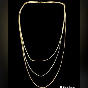 EUC Women’s Gold Triple Strand Tri-Color Serpentine Necklace. C-Clasp.
